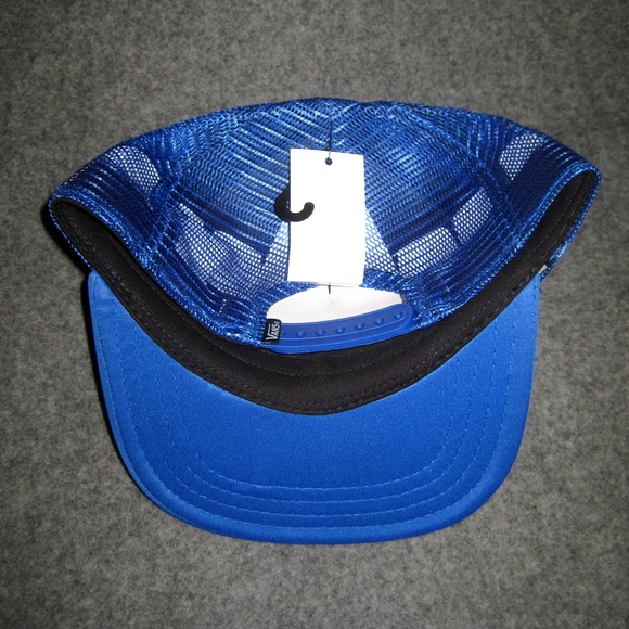 VANS "Cold One" Snapback Trucker Hat - Picture 5 of 11